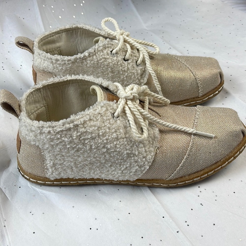 Tom’s plush faux shearling on crepe EU42.5 US W 7.5